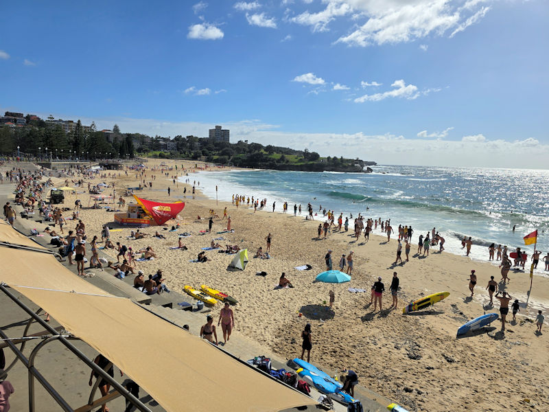 Stroll on Coogee Beach